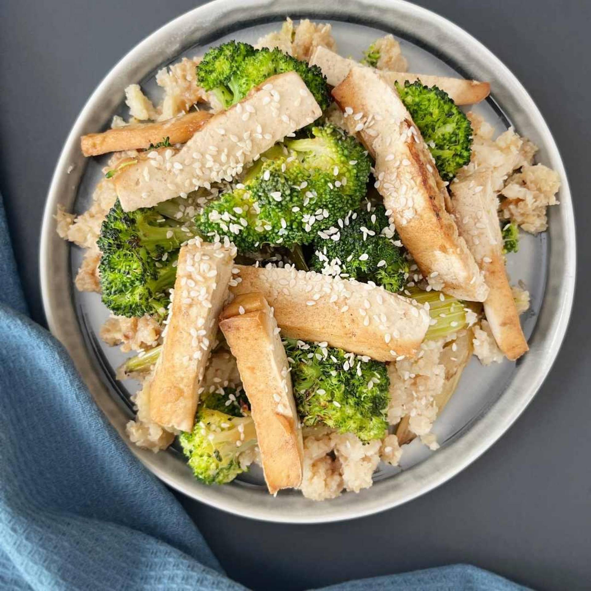 TEMPEH & BROCCOLI STIR FRY