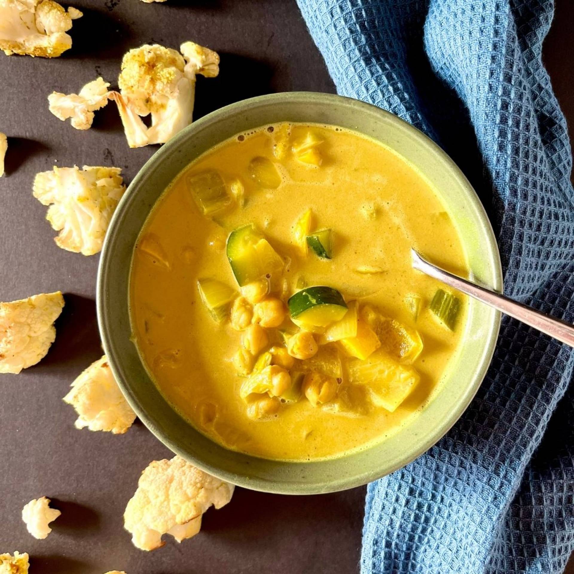 YELLOW CAULIFLOWER CURRY